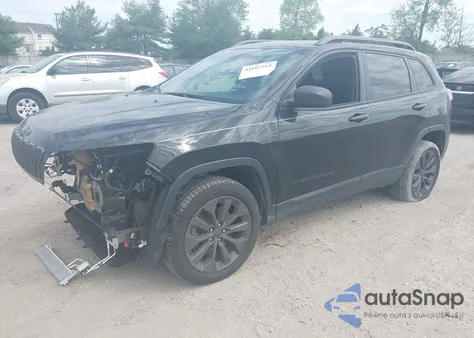 2021 Jeep Cherokee 80Th Anniversary 4X4 z USA, uszkodzony, nr VIN 1C4PJMMX6MD135413